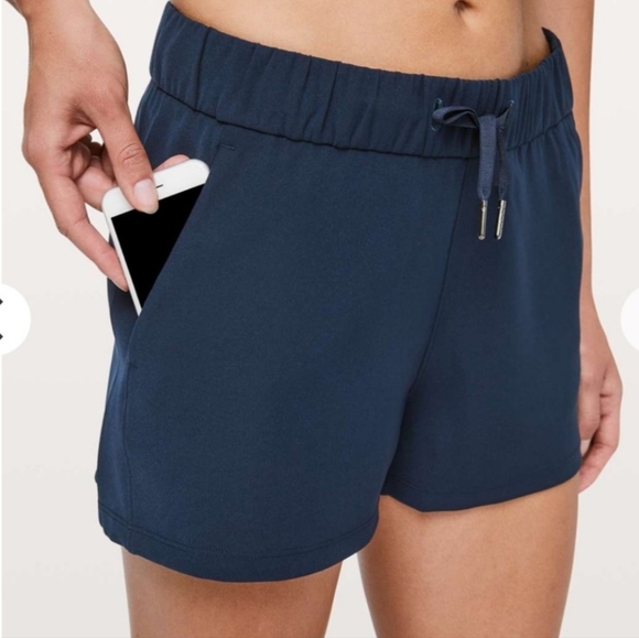 lululemon athletica Pants - Lululemon On The Fly Shorts Navy Size 6